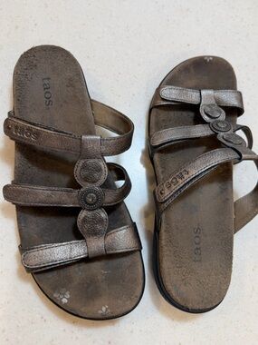 Taos Prize leather sandals size 9 / EU40